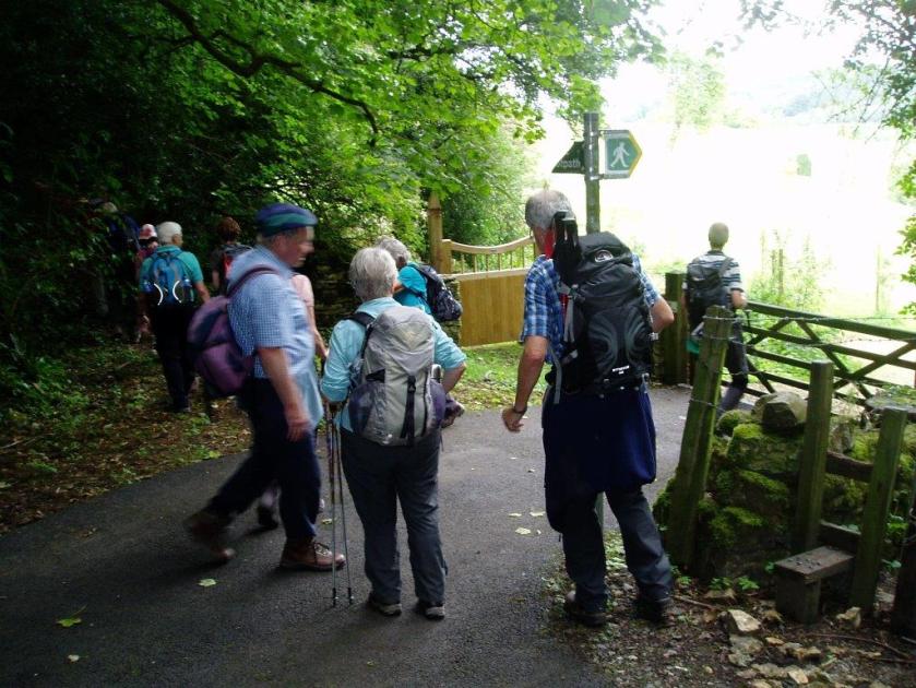 Group start on final ascent thro' woodland near Waterlane.